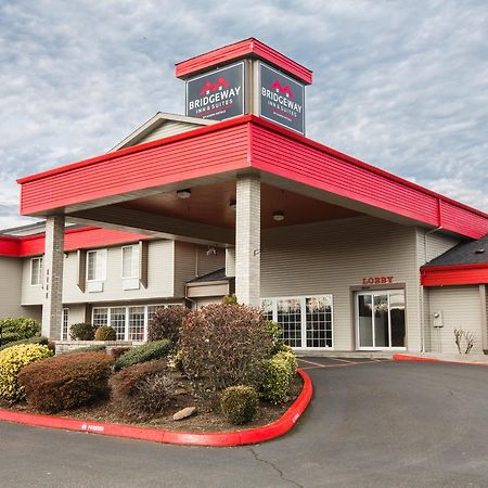 Bridgeway Inn & Suites - Portland Airport Грешем Экстерьер фото