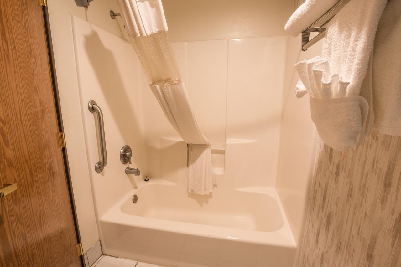 Bridgeway Inn & Suites - Portland Airport Грешем Экстерьер фото
